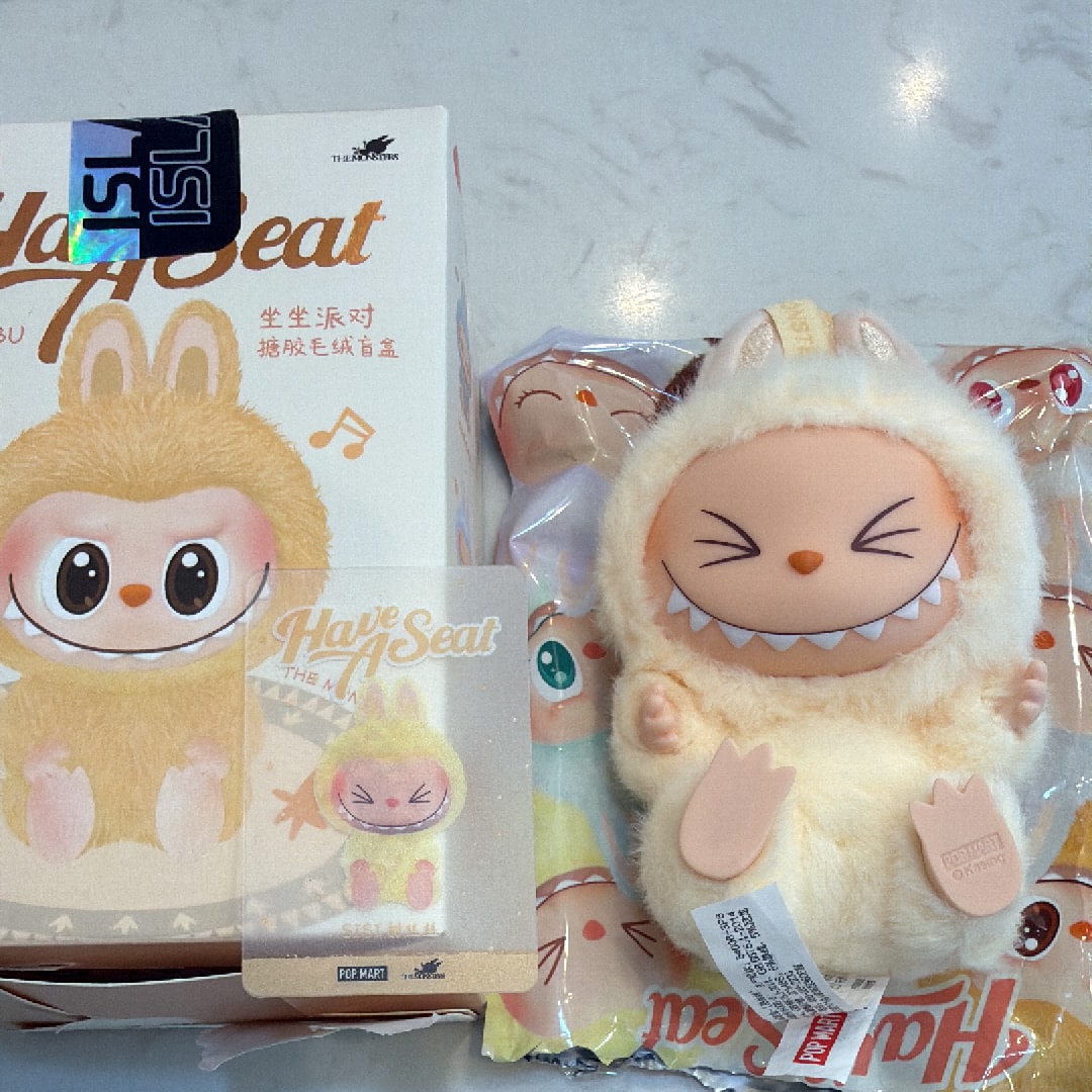 ポップマート ザ モンスターズ (ラブブ) ハブアシート ぬいぐるみ