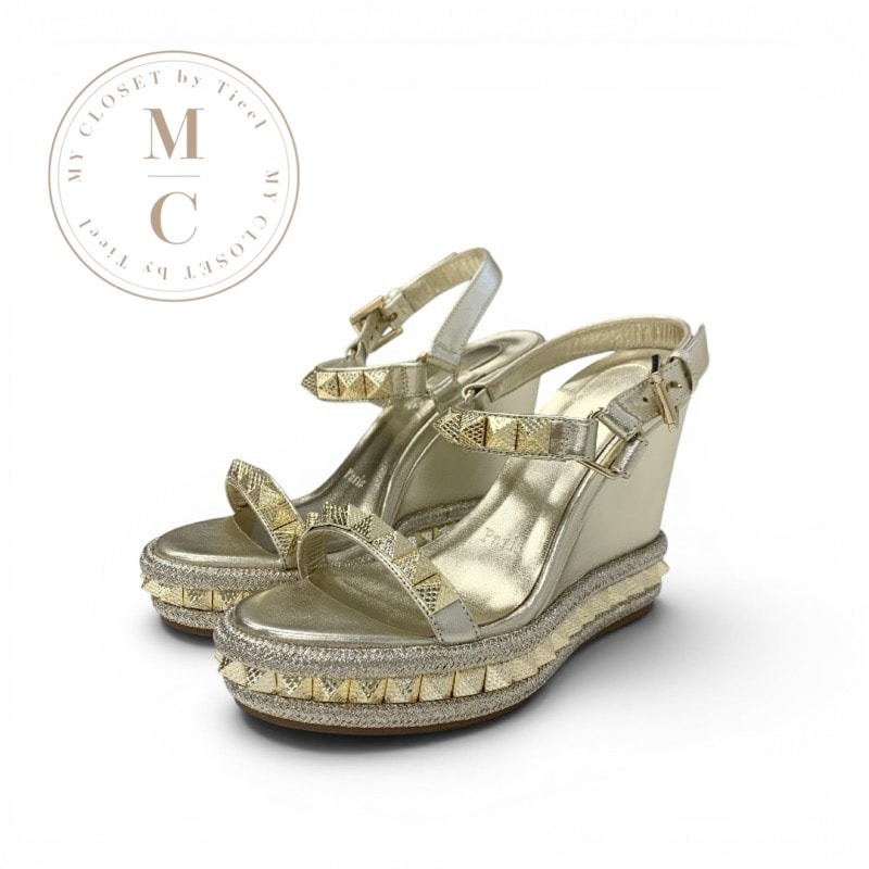 クリスチャンルブタン Christian Louboutin ピラクロウ サンダル 靴 シューズ レザー ゴールド スタッズ ウェッジソール