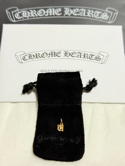 Chrome Hearts Alphabet Stack Charm 22k U Initial Charm Gold クロムハーツ 22k イニシャル アルファベット スタック チャーム ゴールド