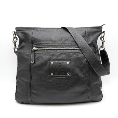 GUCCI(グッチ)クレストロゴ ヴィンテージ ショルダーバッグ メッセンジャーバッグ ブラック レザー シルバー金具 フロントファスナーポケット 肩掛け 斜め掛け メンズ レディース ユニセックス【中古】