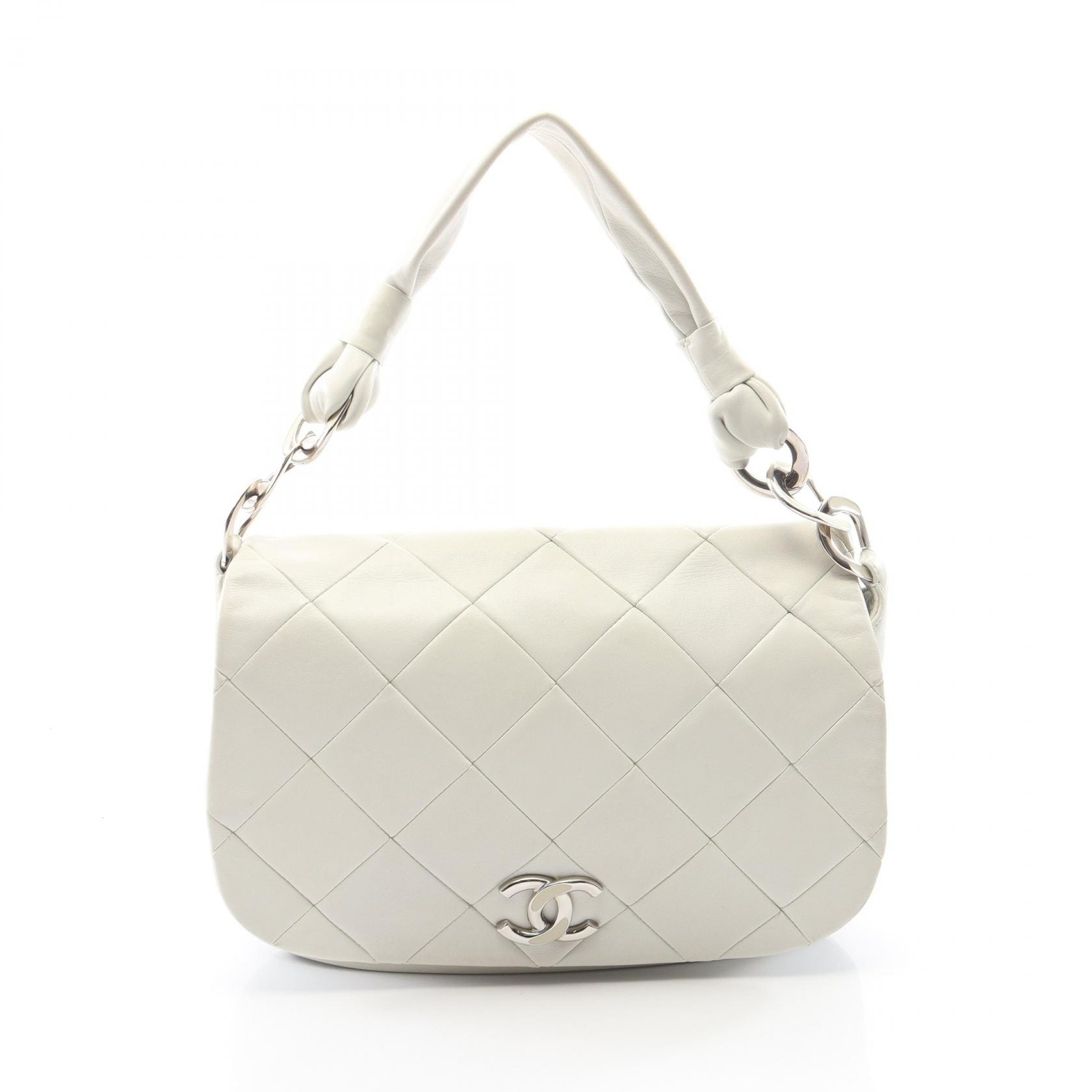シャネル CHANEL マトラッセ ショルダーバッグ バッグ レザー レディース ホワイト系 【中古】
