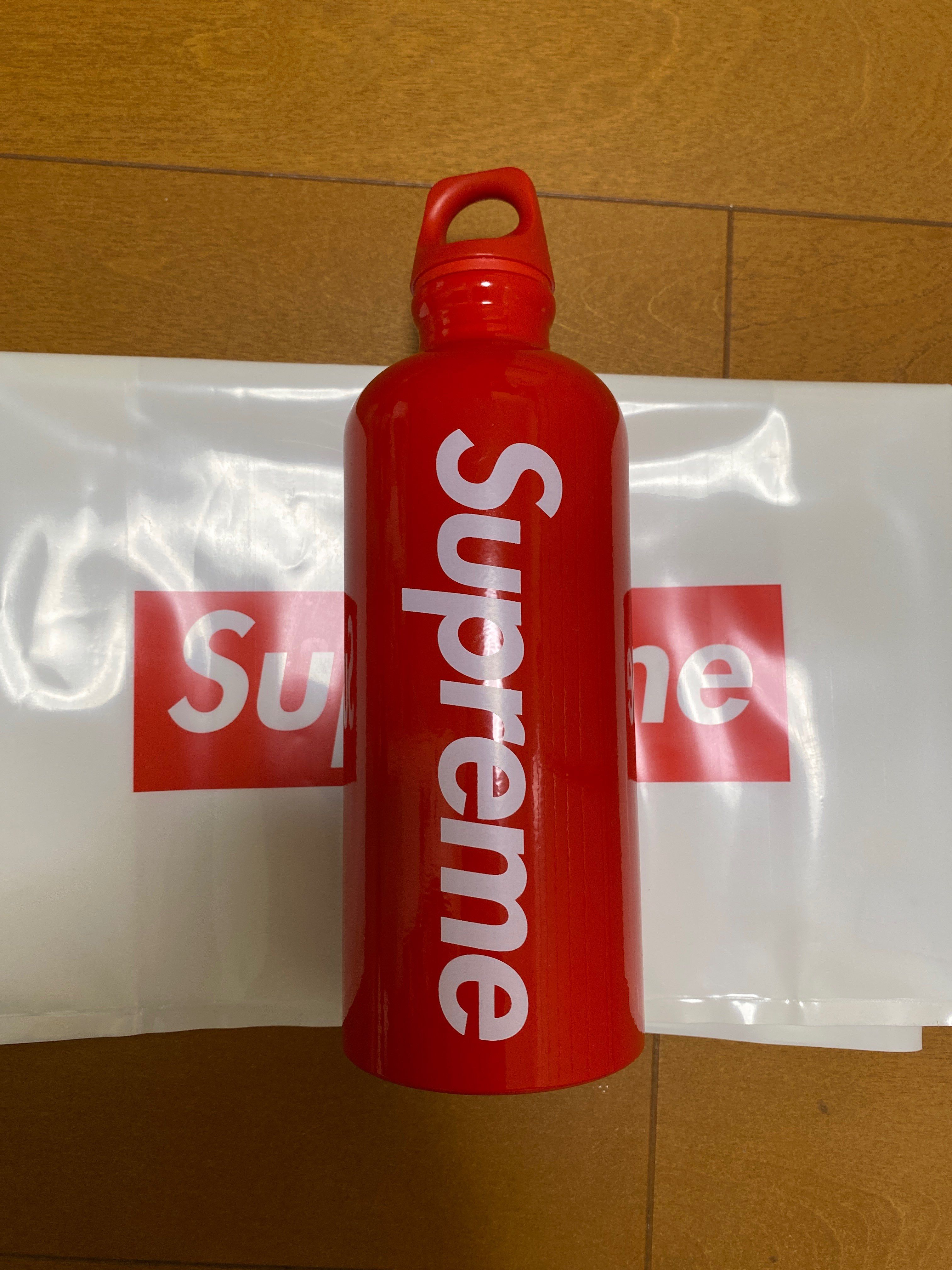 Supreme x SIGG Traveller 0.6L Water Bottle "Red" (18SS)