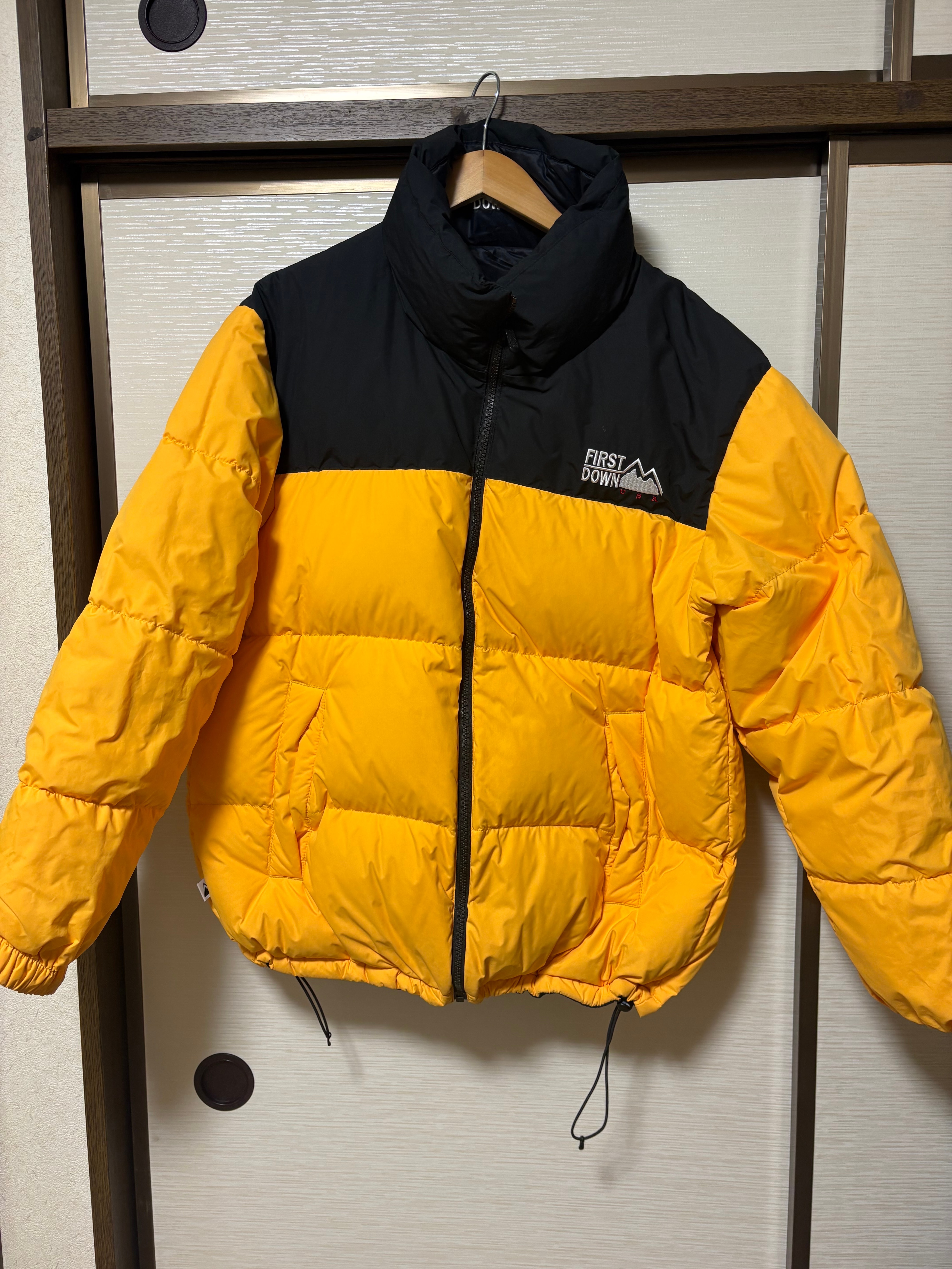 FIRST DOWN REVERSIBLE DOWN JACKET "Yellow/Black"