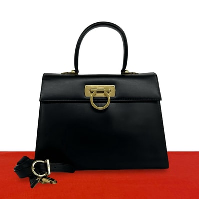 Salvatore Ferragamo サルヴァトーレフェラガモ ガンチーニ 金具 レザー ショルダーバッグ ブラック
15685