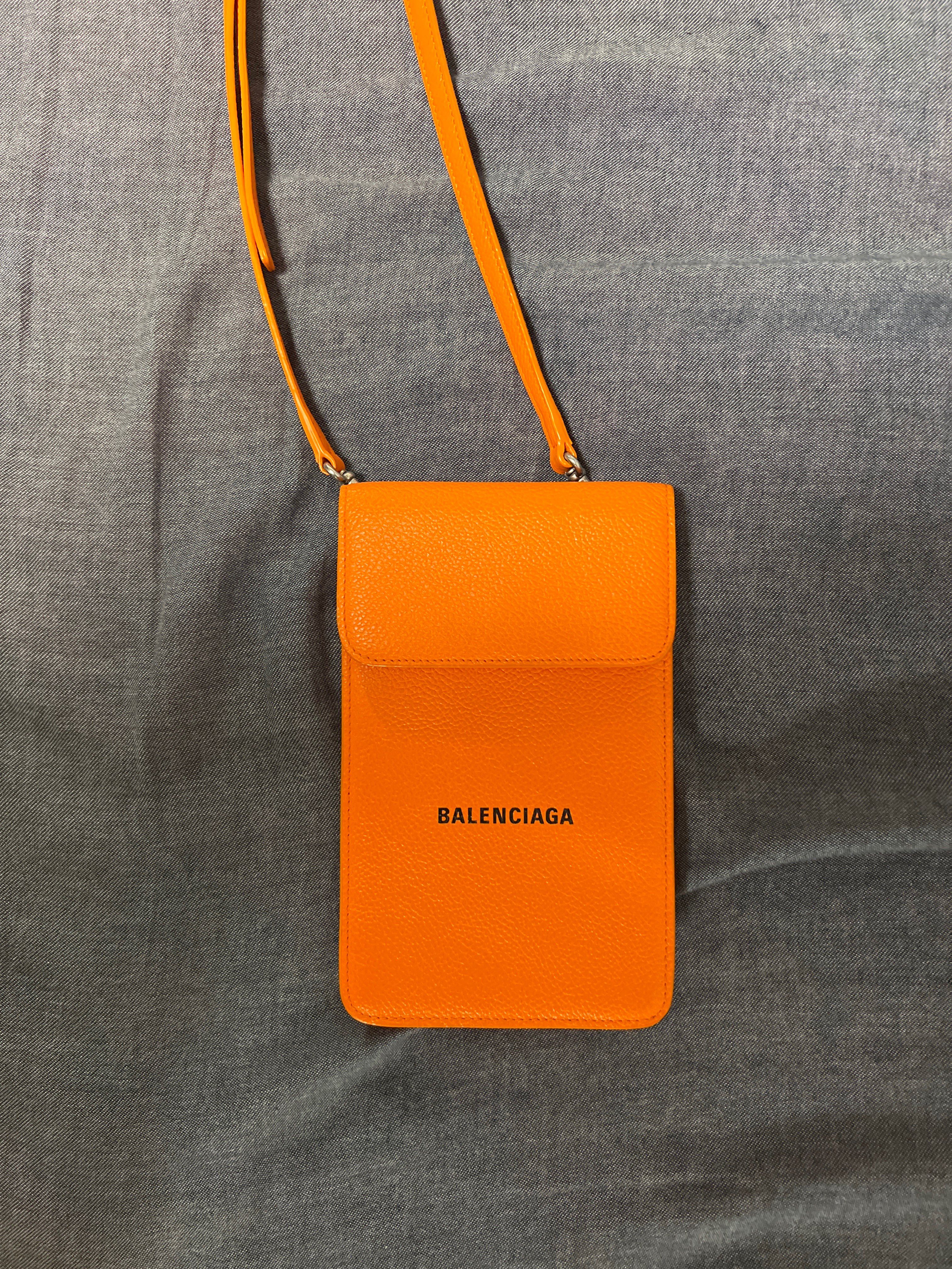 バレンシアガファンフォルダー