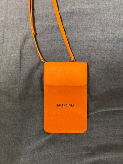 バレンシアガファンフォルダー