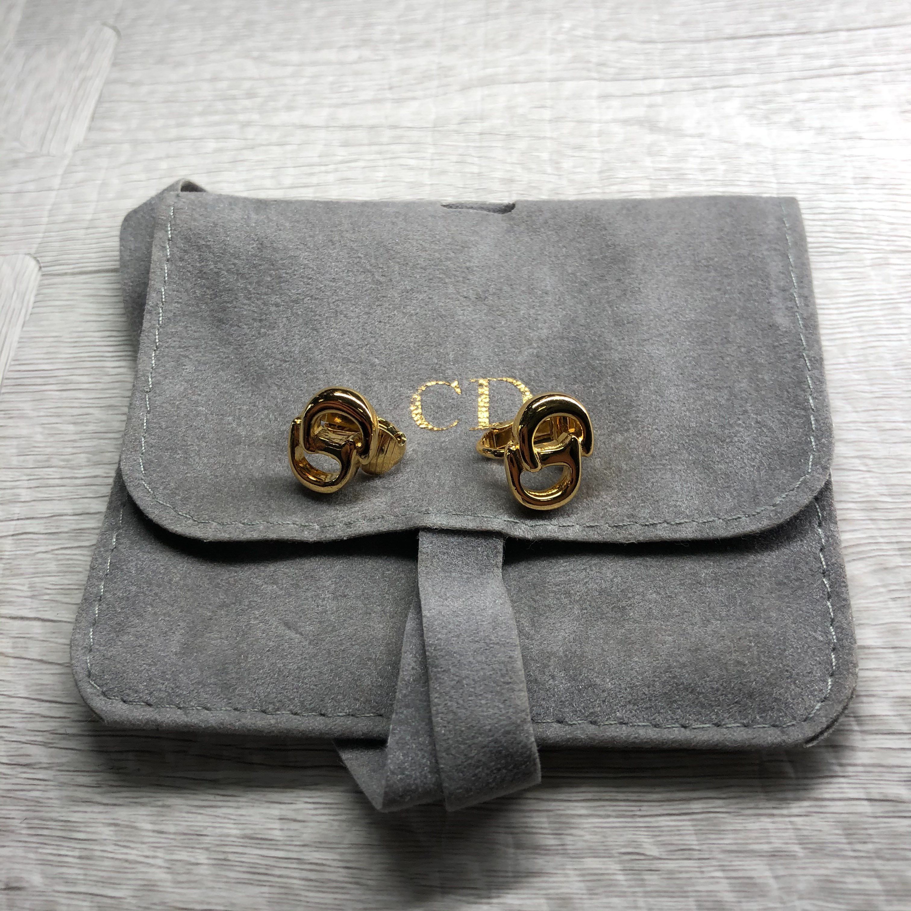 ディオール ロゴ イヤリング