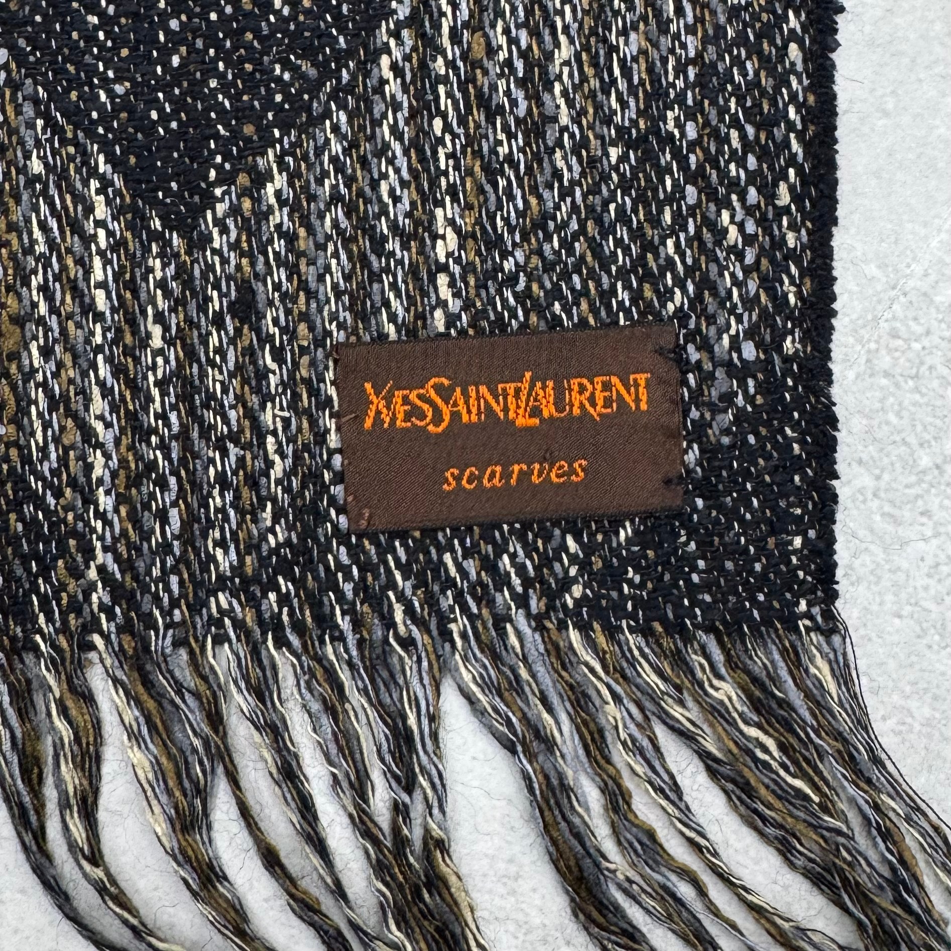 B (目立った傷や汚れなし)】イヴサンローラン 大判ストール ロゴ刺繍