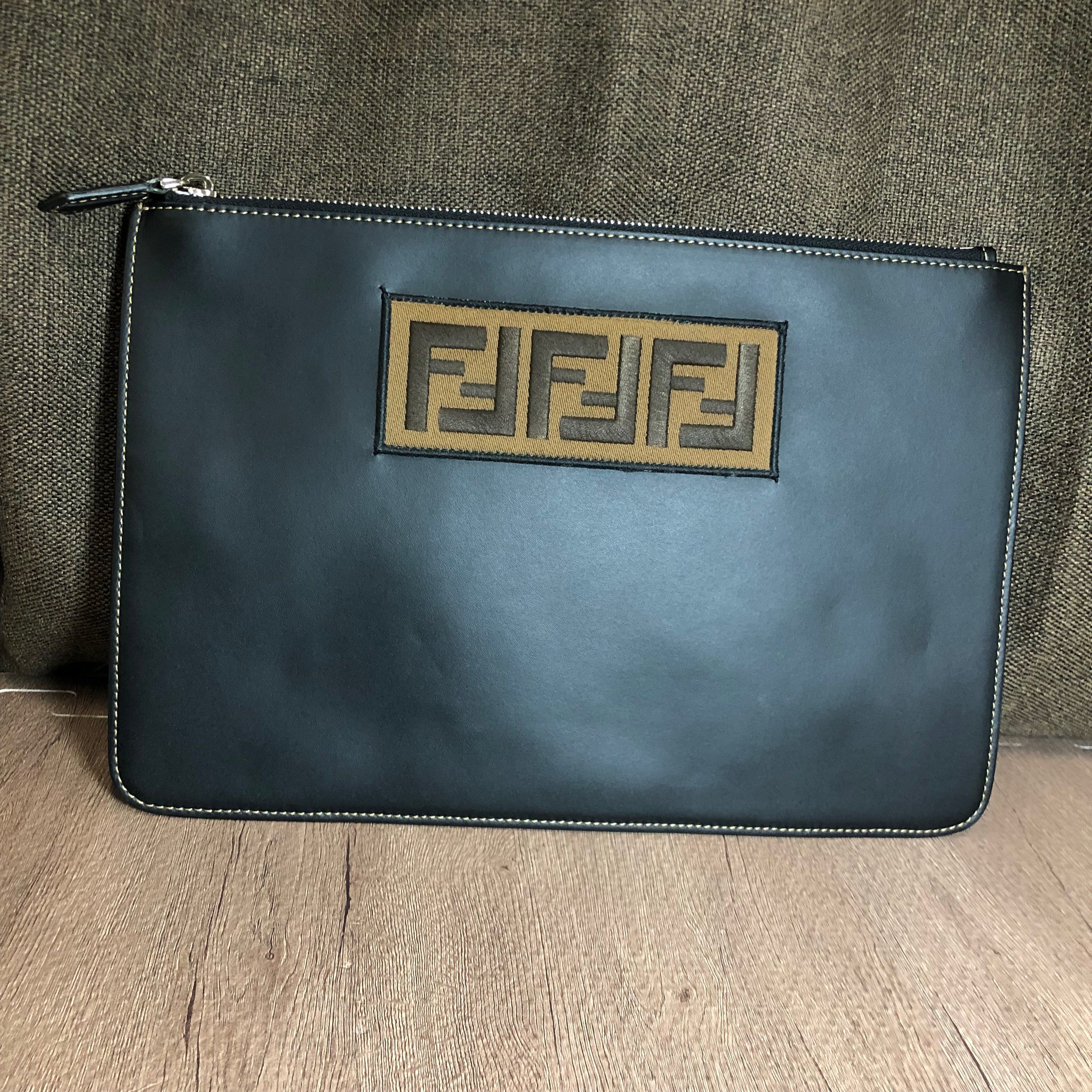 フェンディ ズッカ レザー クラッチセカンド