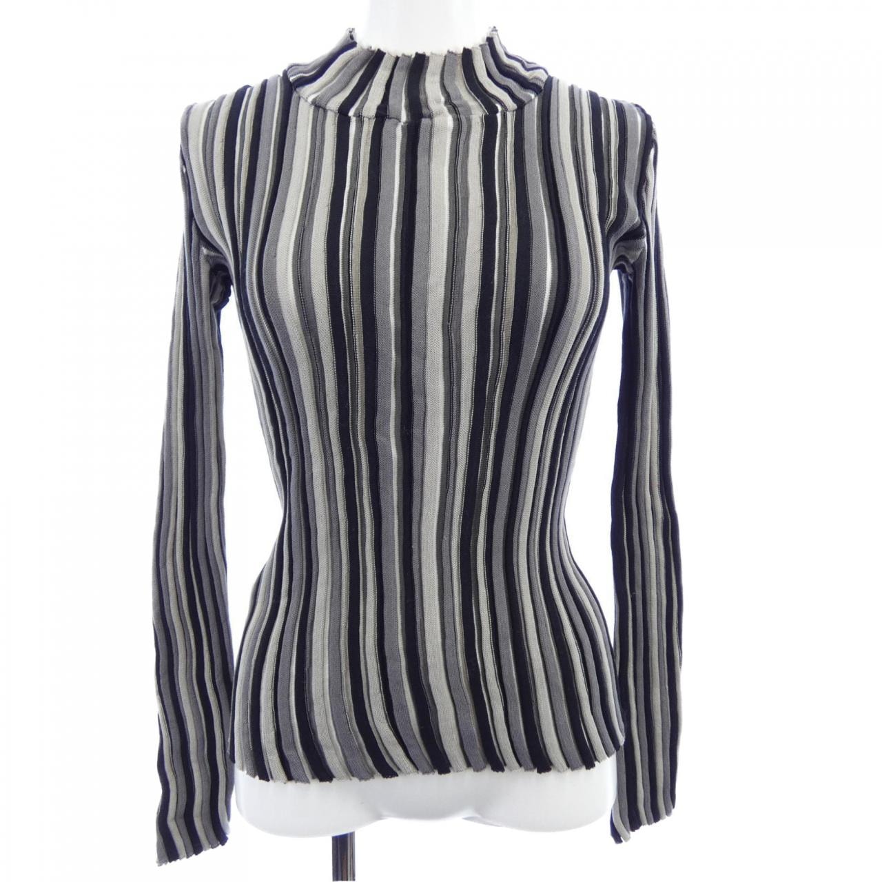 イッセイミヤケ ISSEY MIYAKE トップス