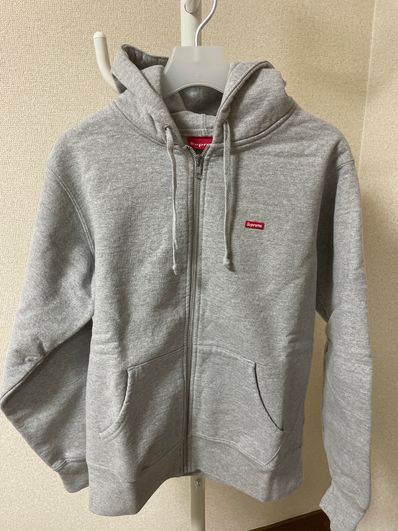 シュプリームスモールボックスロゴパーカー
