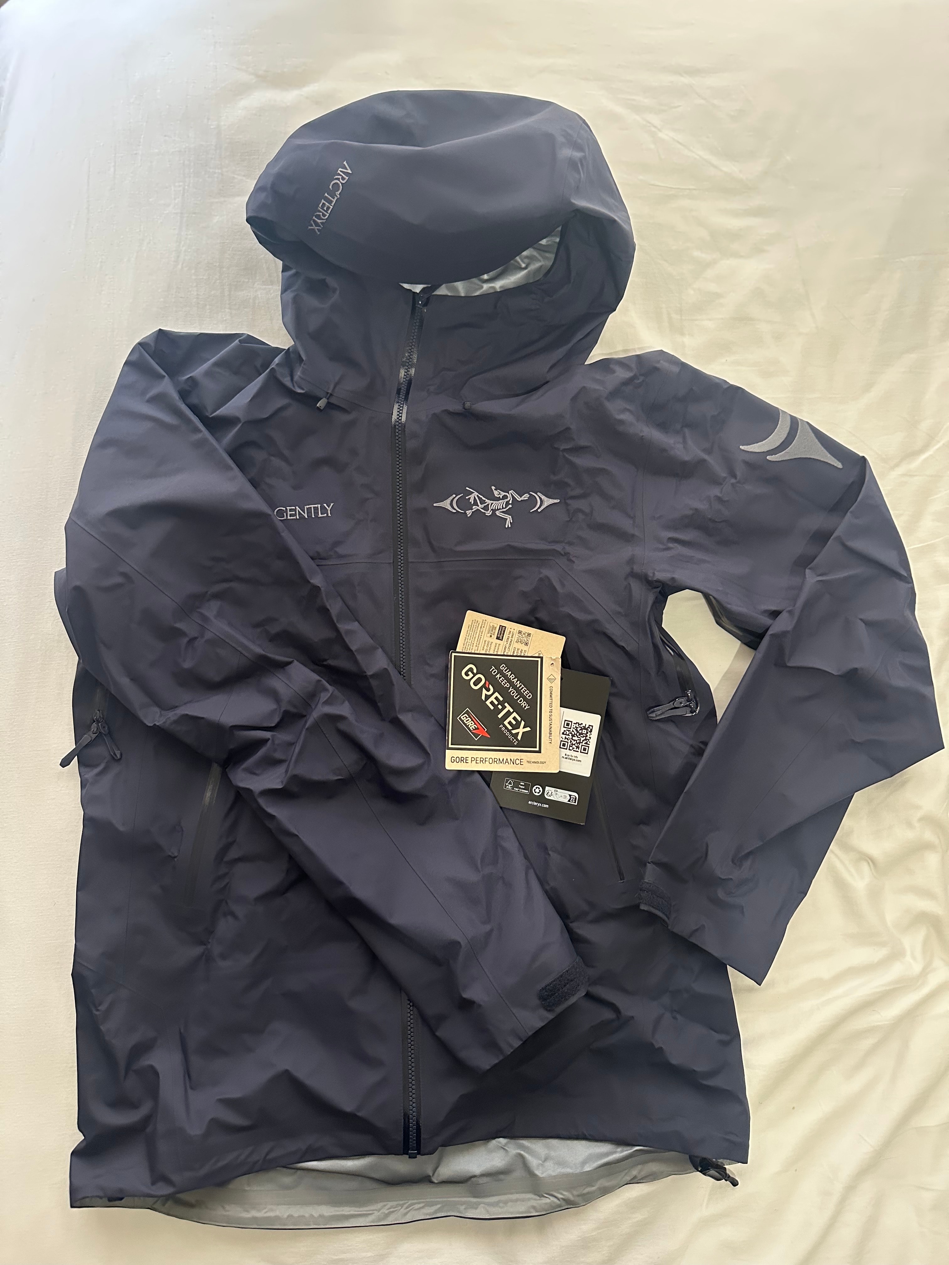 新品未使用 タグ付き ARC'TERYX Walk Gently Beta SL jacket