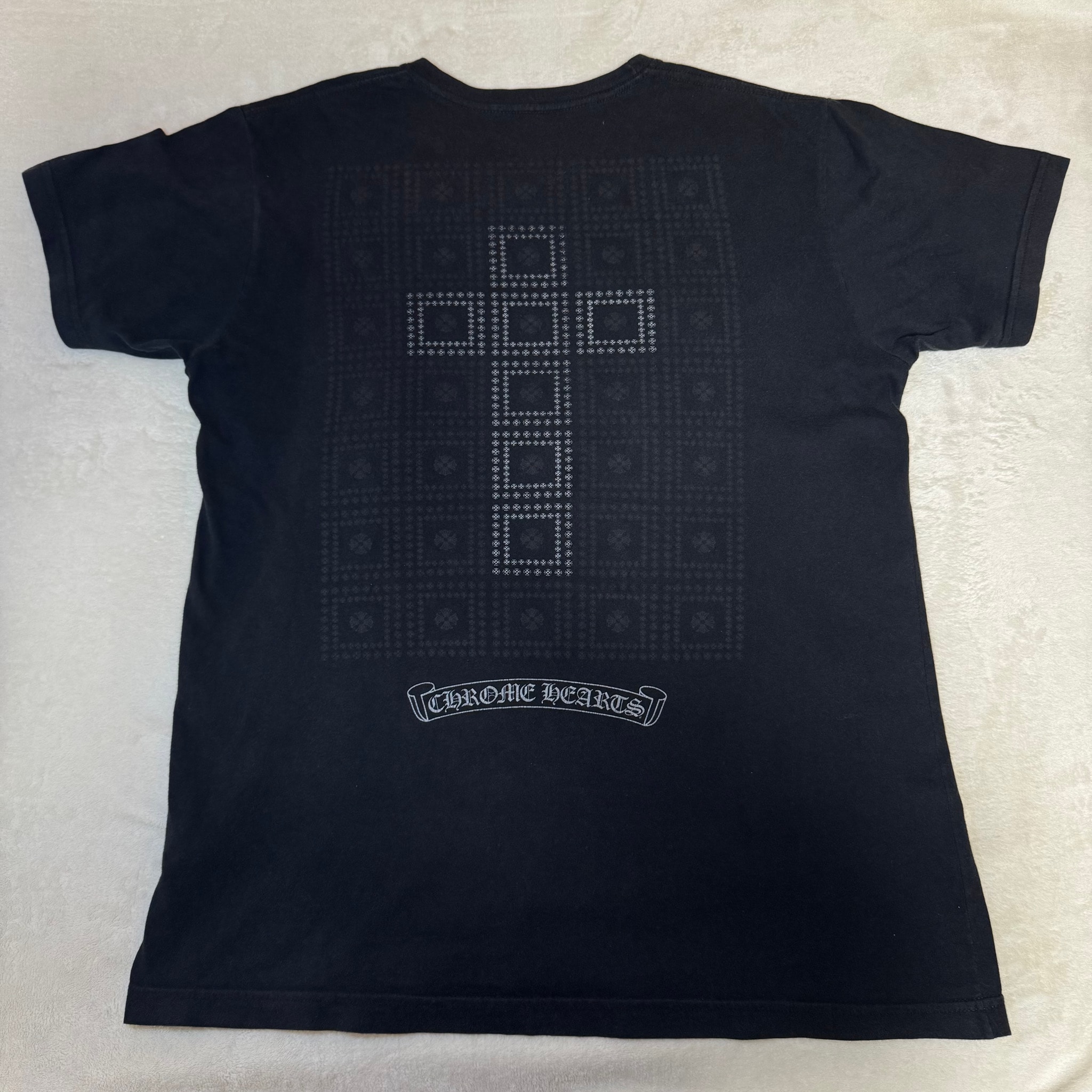 CHROME HEARTS CH Plus Block Cross Tee Size Lになります。