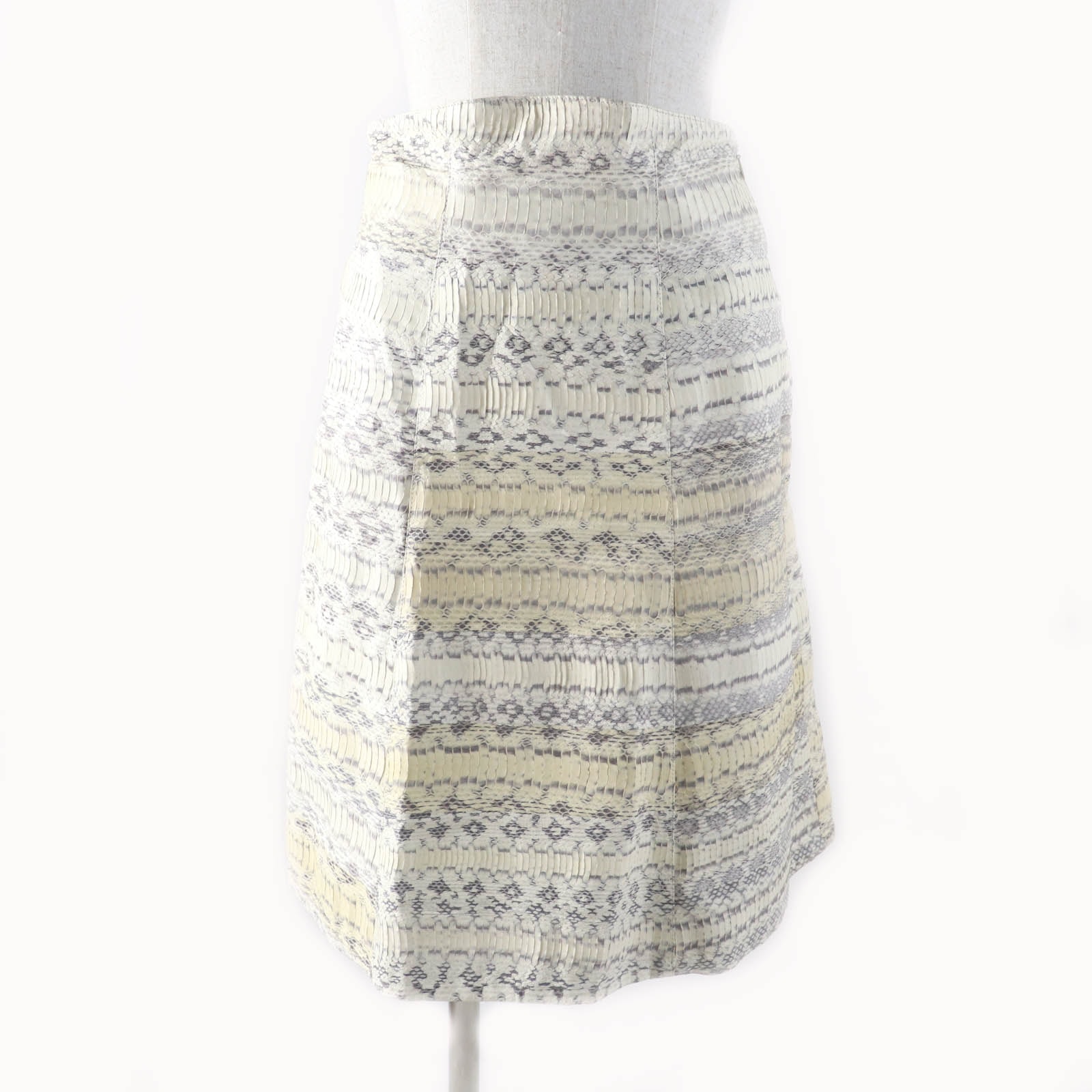 極美品 サルヴァトーレフェラガモ
スカート オフホワイト グレー レディース 38