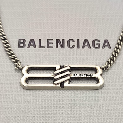 【超美品】BALENCIAGA バレンシアガ BBアイコンネックレス ロゴプレート シルバー