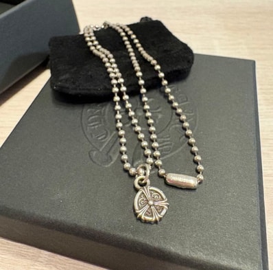CHROME HEARTS 【レア!】クロムハーツ ネックレス ピースサインチャーム ボールチェーン