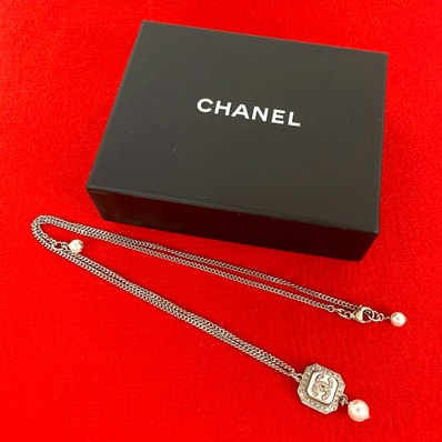 CHANEL シャネル ココマーク メタル ラインストーン フェイクパール ネックレス シルバー
05853