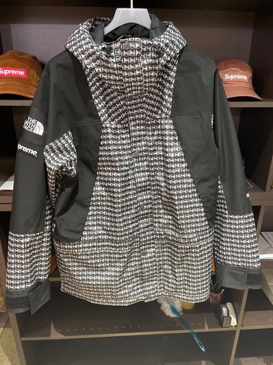 Supreme x The North Face Studded Mountain Light Jacket "Black"