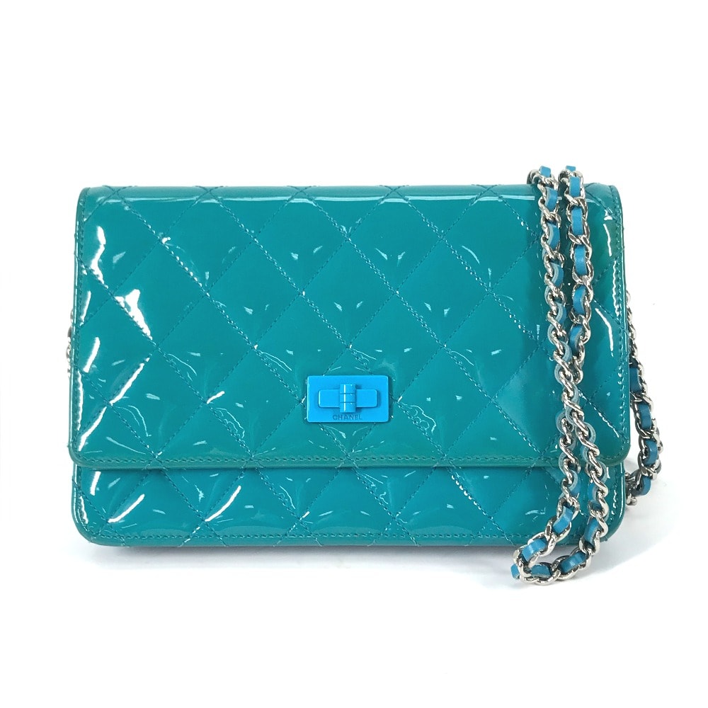 シャネル CHANEL マトラッセ キルティング 2.55金具 チェーンウォレット 長財布 斜め掛け ショルダーバッグ エナメル ブルー系