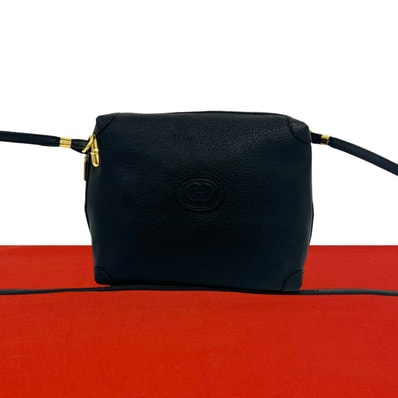GUCCI グッチ GG ロゴ レザー ショルダーバッグ ブラック
92833