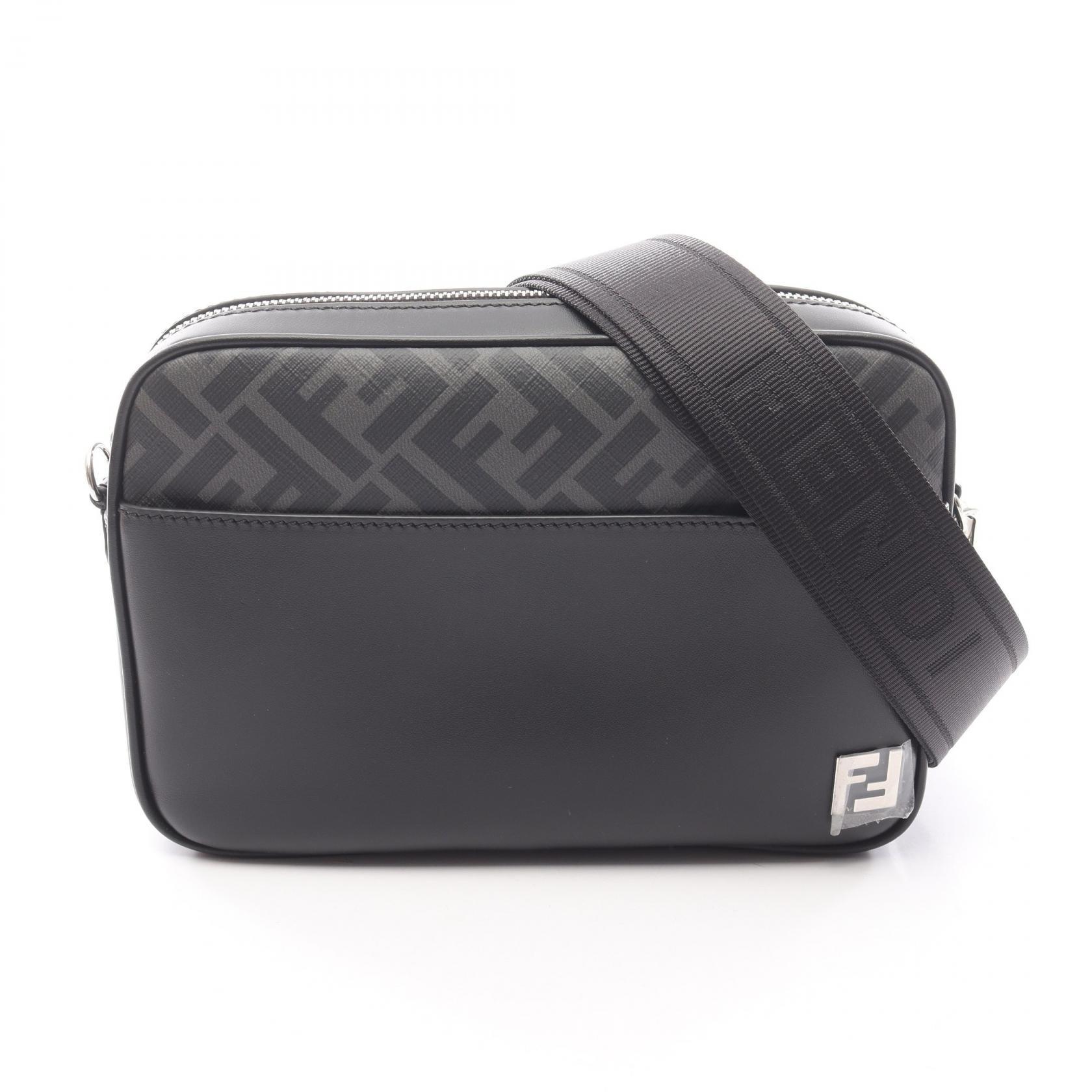 フェンディ FENDI スクエアFF カメラケース ズッカ ショルダーバッグ バッグ PVCコーティングキャンバス レザー メンズ ブラック系 / グレー系 7M0286AJF0F0GXN 【新品】