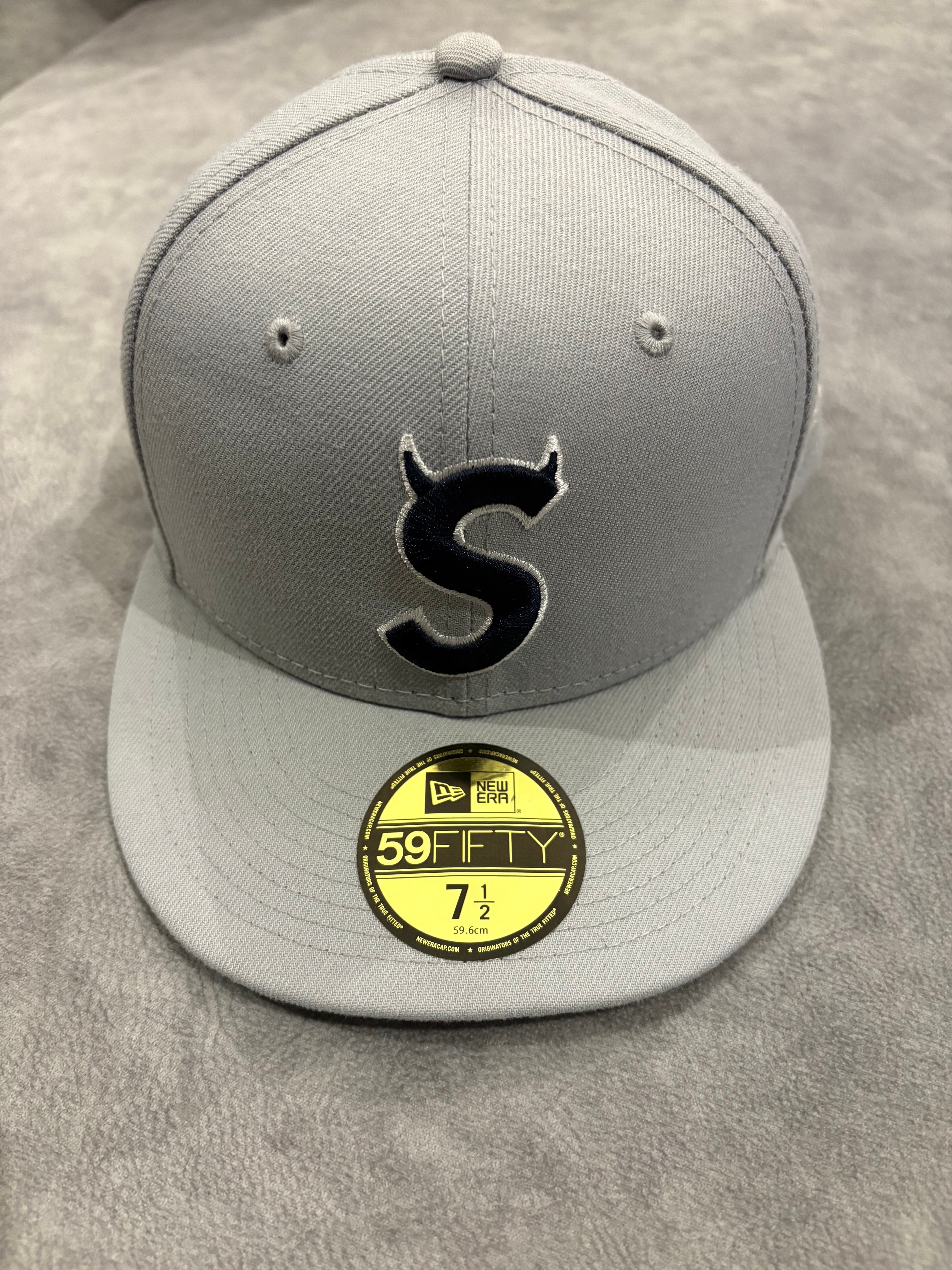 Supreme S Logo New Era "Grey" (22FW)