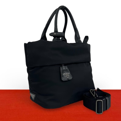 PRADA プラダ 三角ロゴ 金具 ナイロン レザー ショルダーバッグ ブラック
47747