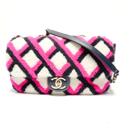 シャネル CHANEL ムートン ボア マトラッセ フラップ チェーン 23番台 2016-2017 ショルダーバッグ【中古】