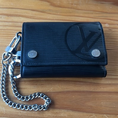 Louis Vuitton Chain Compact Wallet LV Circle Epi "Noir"