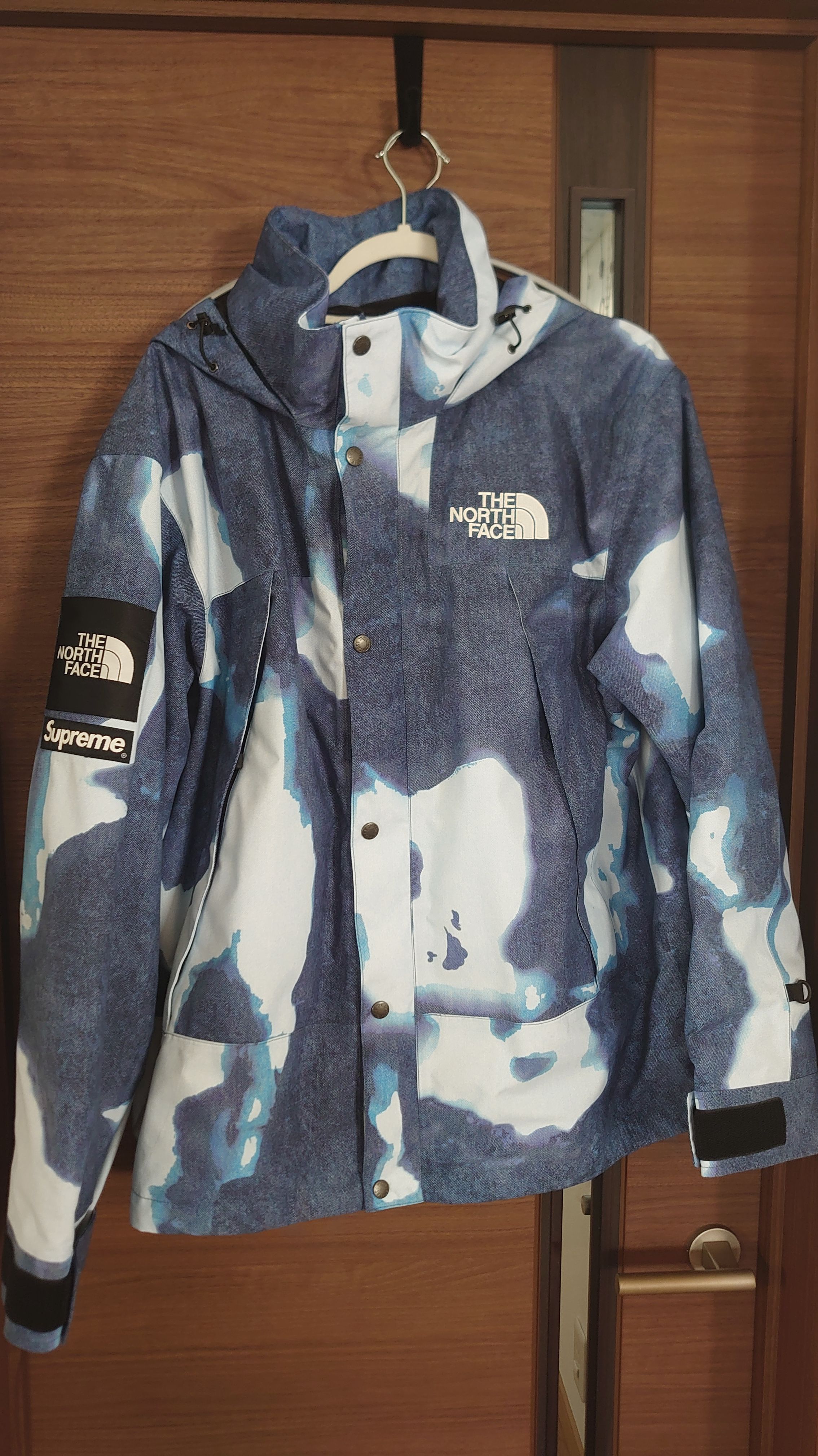 Supreme x The North Face Bleached Denim Print Mountain Jacket "Indigo"