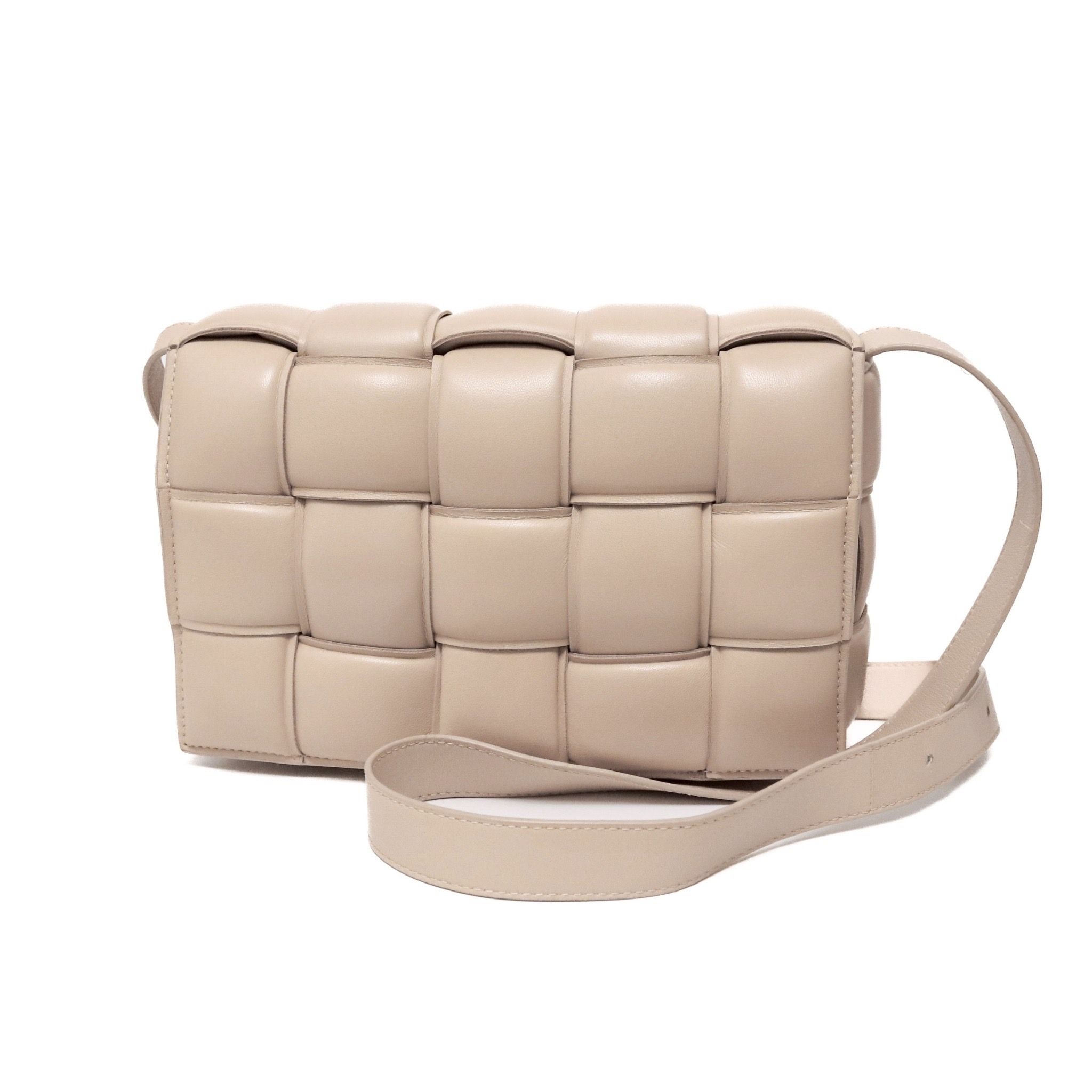 【新品同様】ボッテガヴェネタ パデッドカセット ショルダーバッグ ベージュ