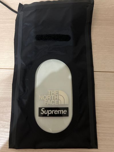 Supreme x The North Face Summit Series Outer Tape Seam Neck Pouch "Black"