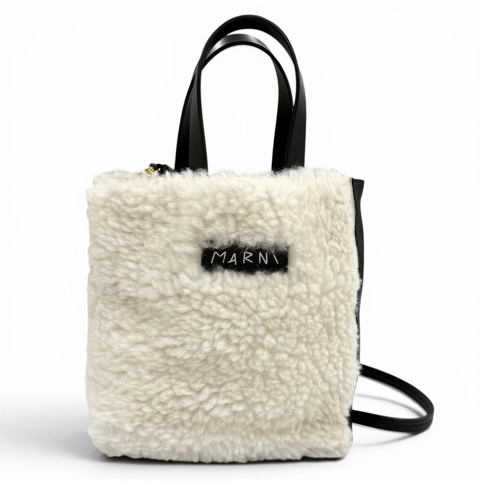極美品 マルニ ショルダーバッグ MUSEO SOFT MINI