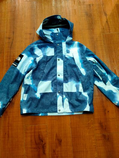 Supreme x The North Face Bleached Denim Print Mountain Jacket "Indigo"