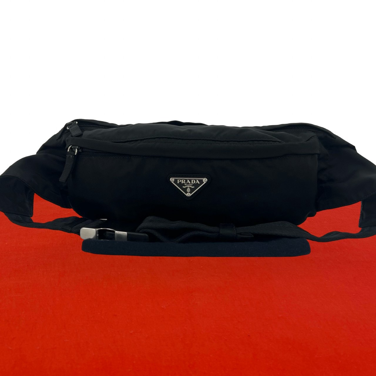 PRADA プラダ 三角 ロゴ 金具 ナイロン ボディバッグ ブラック
76583