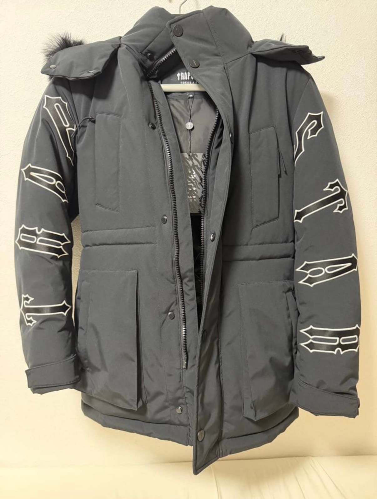 TRAPSTAR Hooded Irongate Parker "Black"