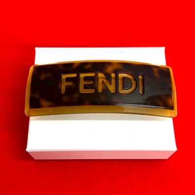 FENDI フェンディ ロゴ べっ甲柄 プラスチック バレッタ ブラウン
30423