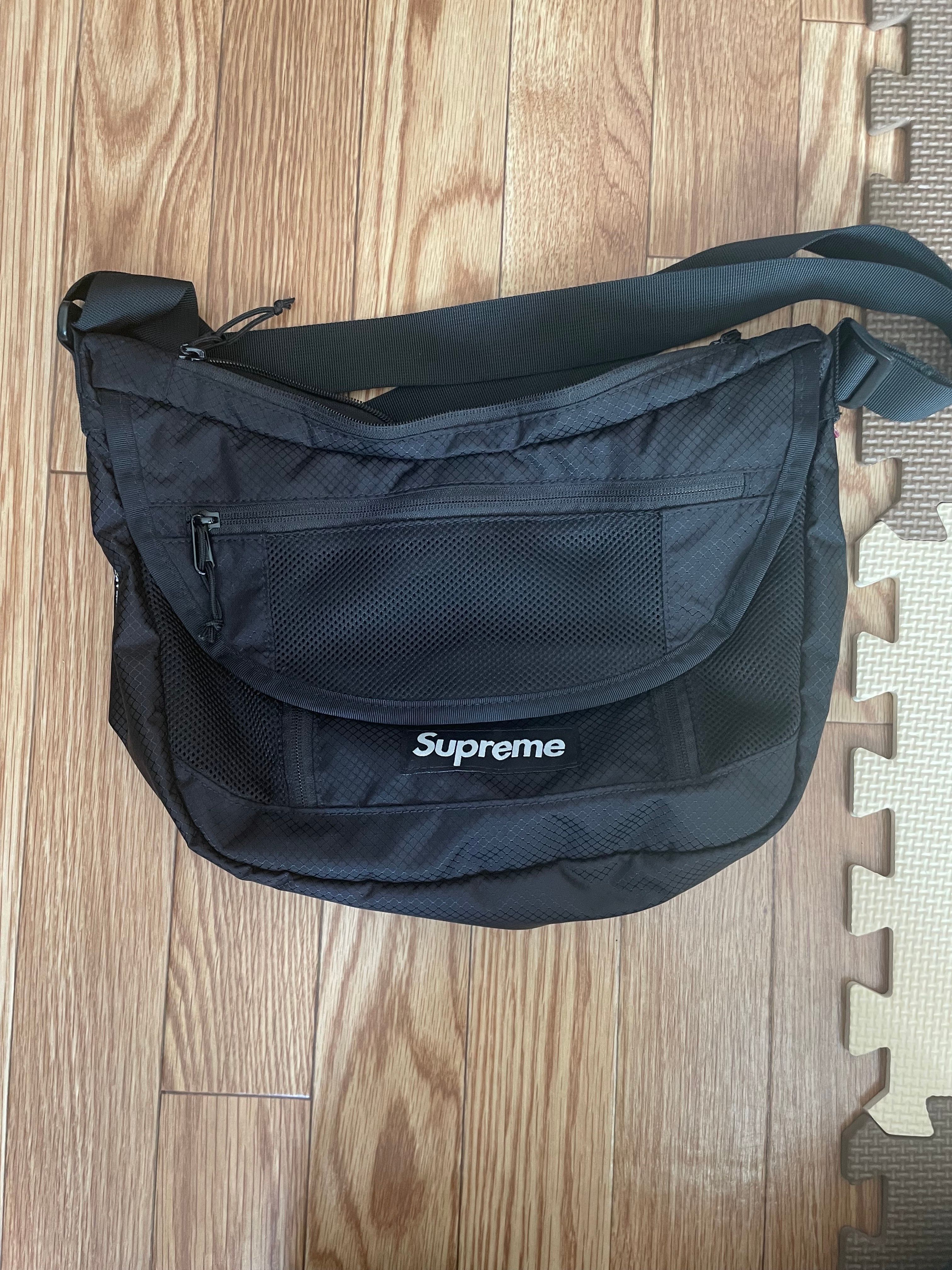 Supreme 2022ss Small Messenger Bag "Black"