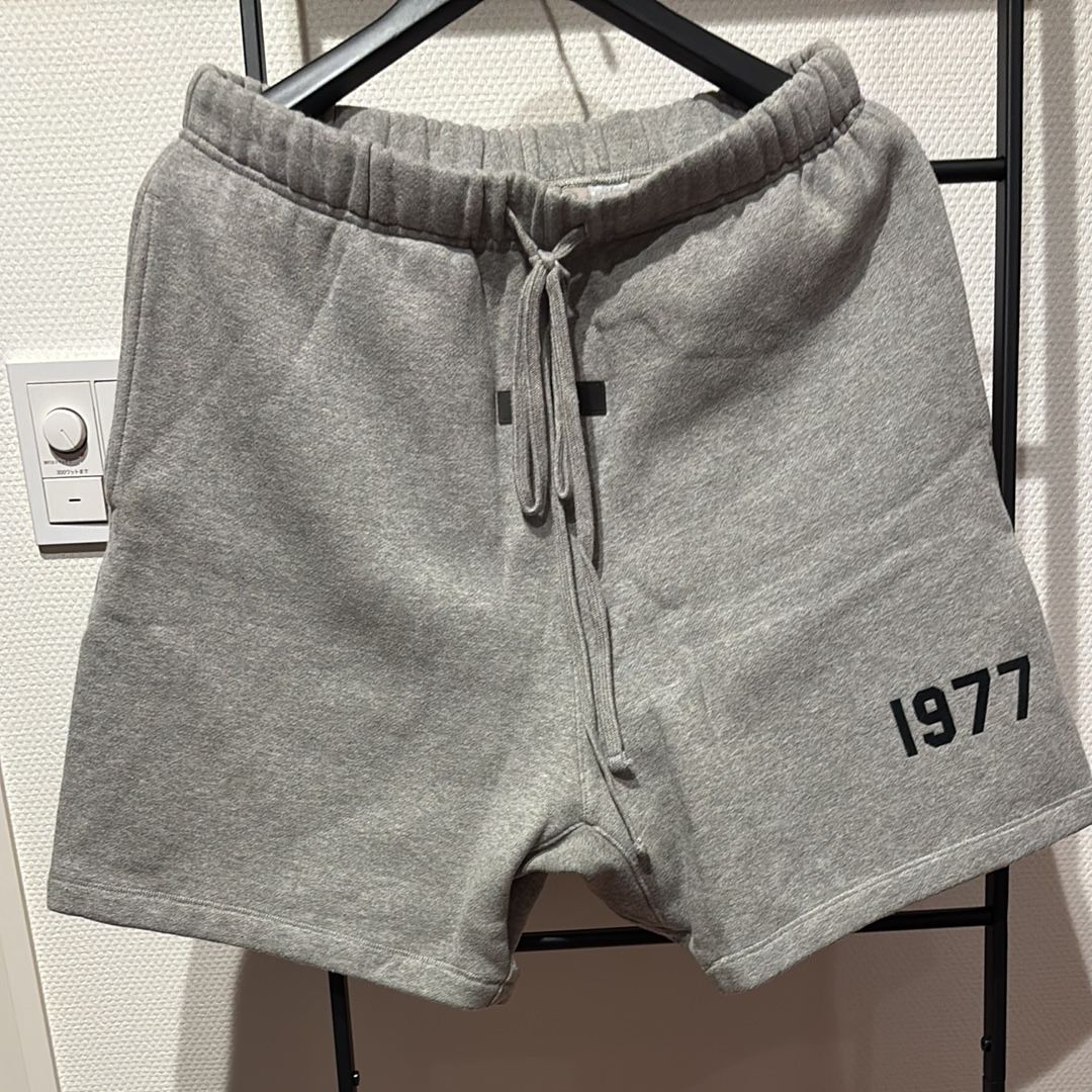 FEAR OF GOD ESSENTIALS 1977 SHORTS "Dark Oatmeal"