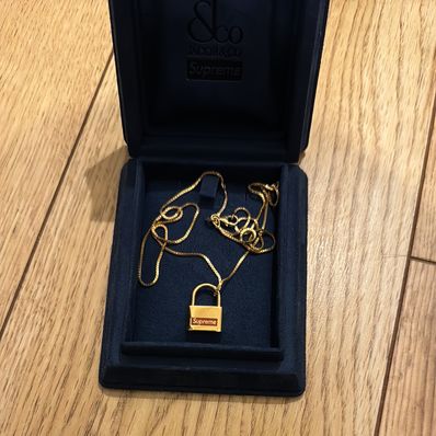 Supreme x Jacob & Co. 14K Gold Lock Pendant "Gold"