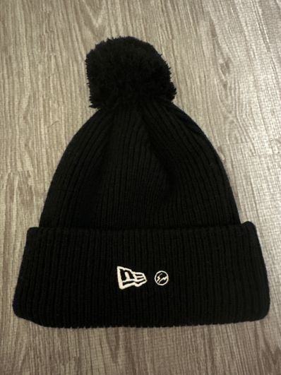 NEW ERA FRAGMENT DESIGN POMPON KNIT RIP "Black"