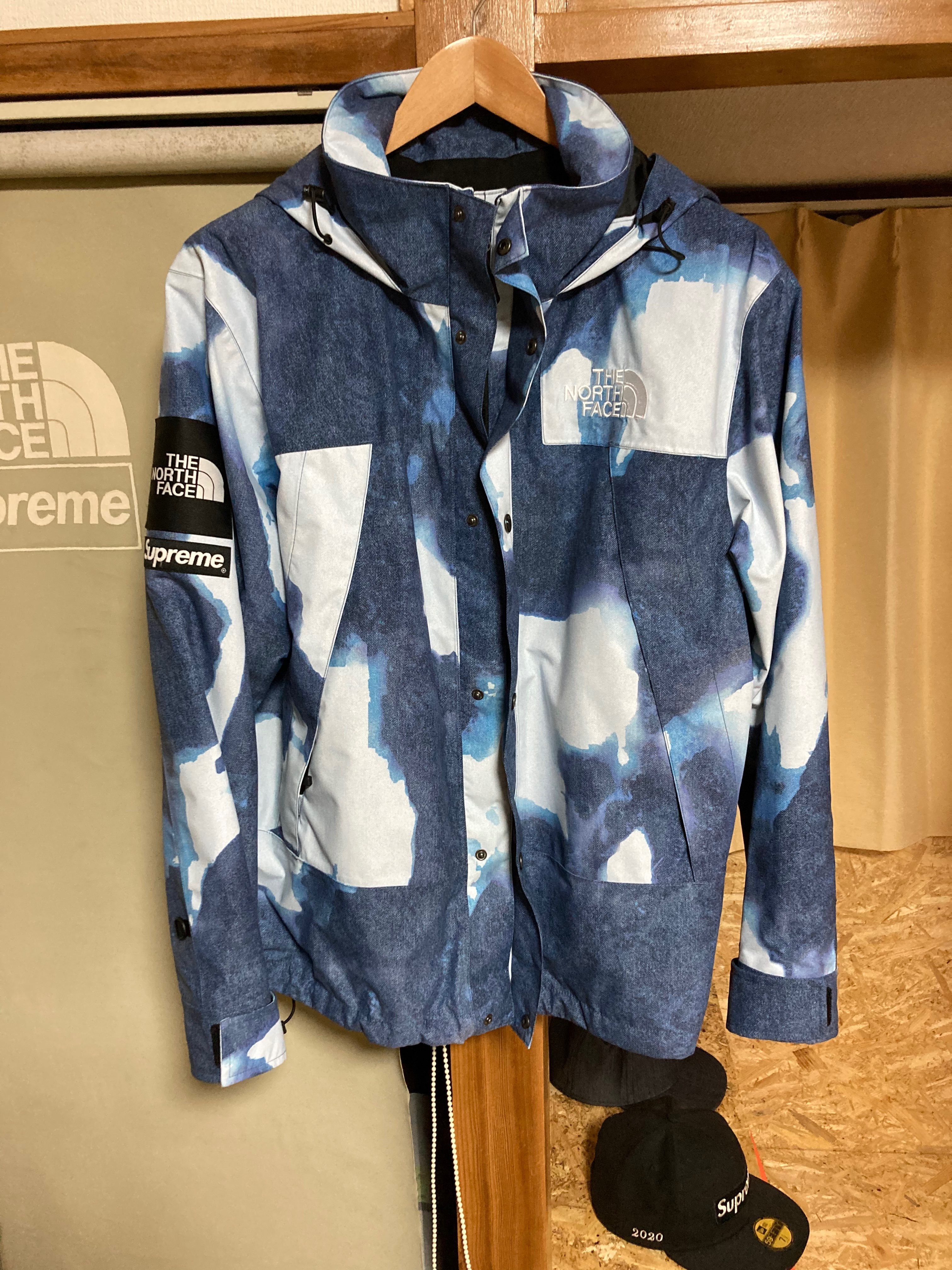 Supreme x The North Face Bleached Denim Print Mountain Jacket "Indigo"