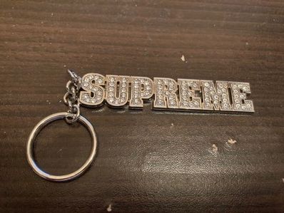 Supreme Block Logo Keychain "Silver"