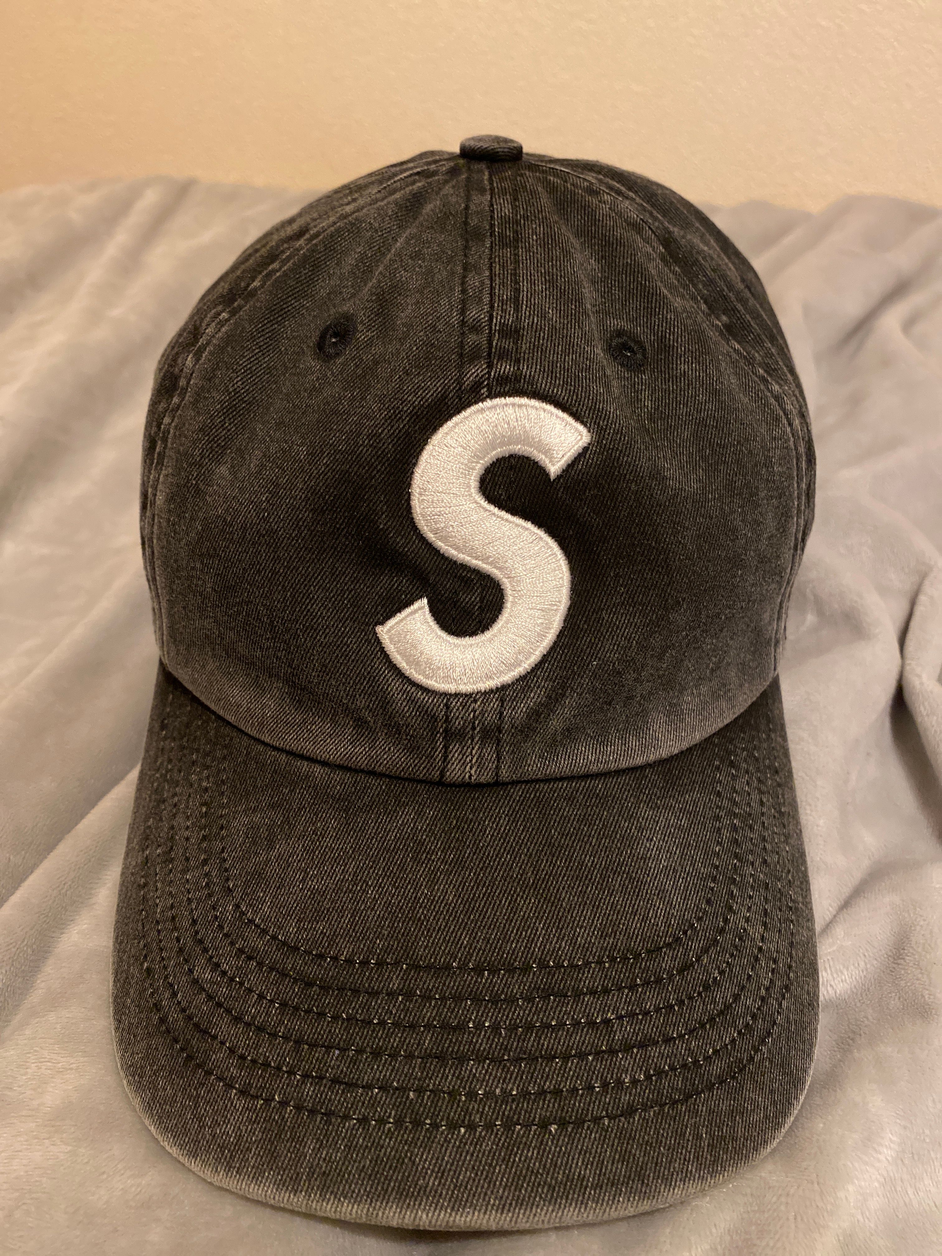 Supreme Pigment Print S Logo 6-Panel "Black"
