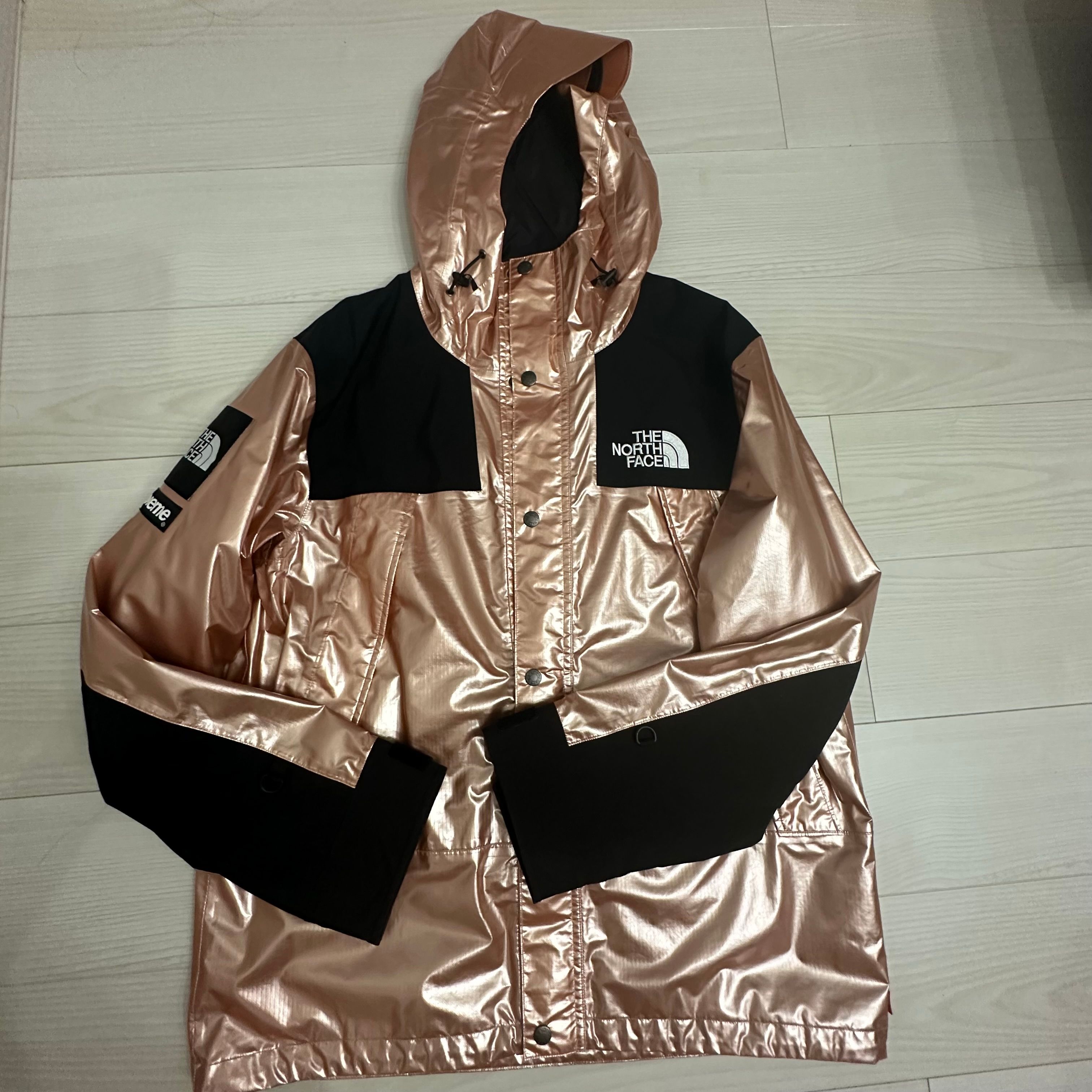 Supreme x The North Face Metallic Mountain Parka "Pink"