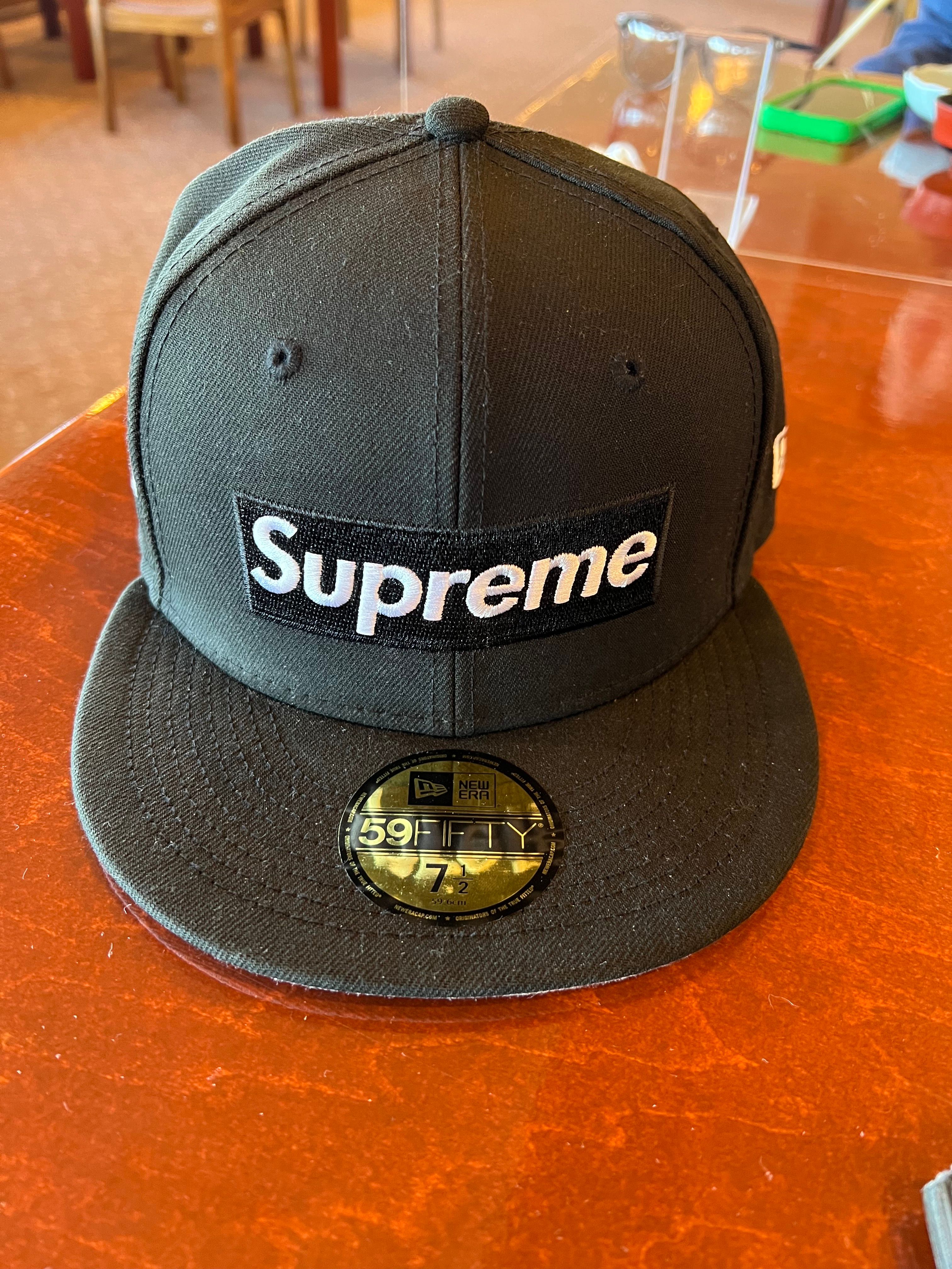 Supreme Money Box Logo New Era "Black"