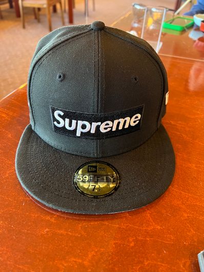 Supreme Money Box Logo New Era "Black"