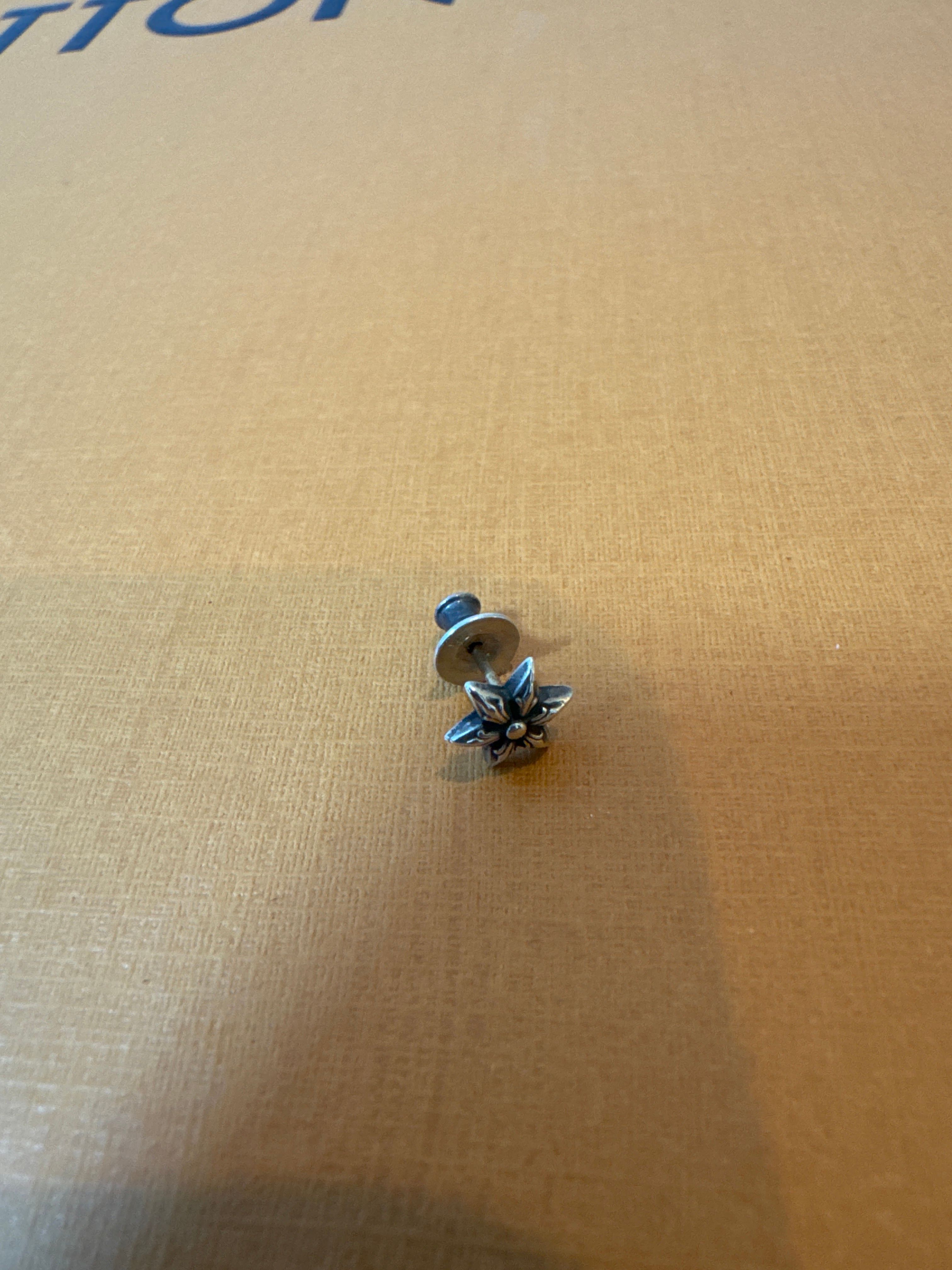 Chrome Hearts Star Stud Earrings "Silver"