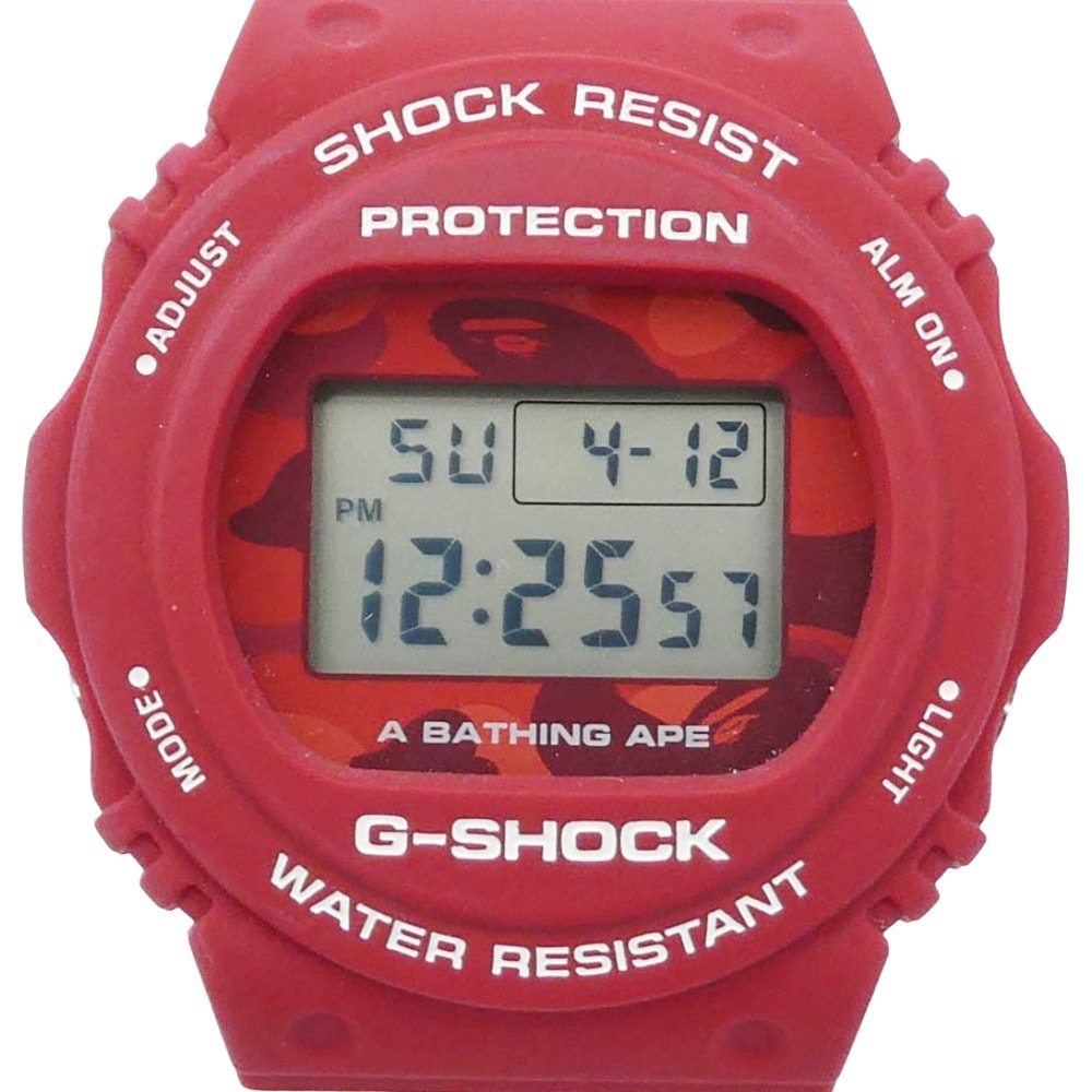 A BATHING APE アベイシングエイプ 時計 DW-5750E × CASIO G-SHOCK カシオ ジーショック 丸型 カラーカモ レッドカモ ウオッチ 腕時計 ホワイト系 レッド系【美品】【中古】