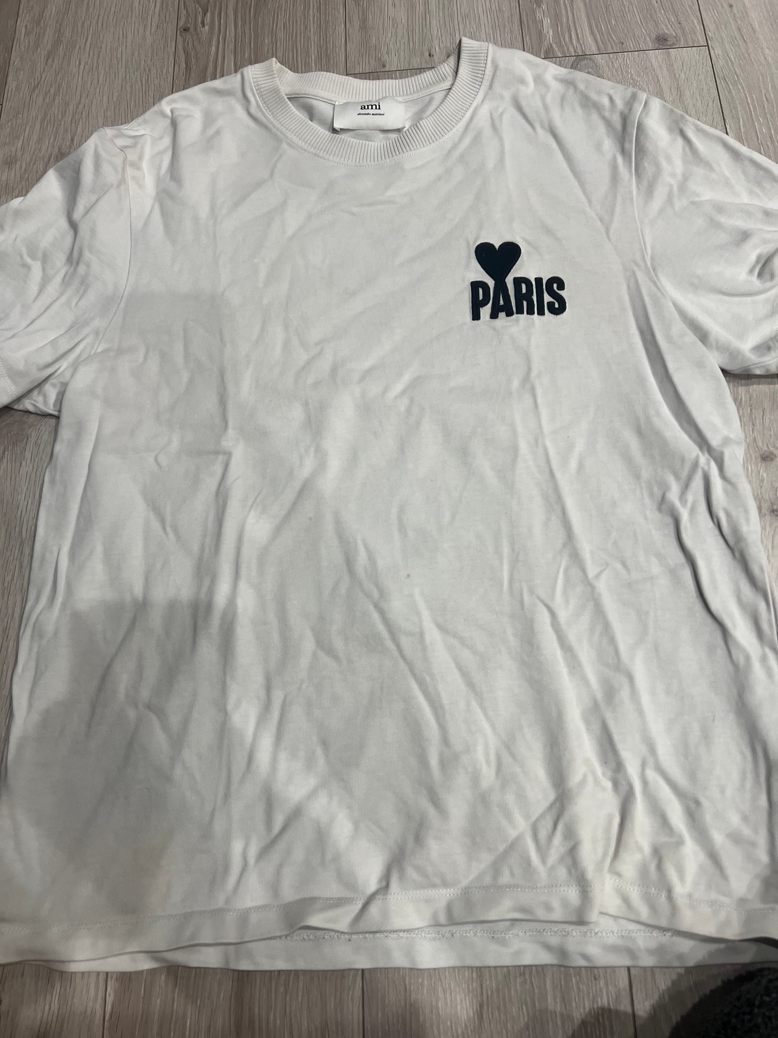 AMI PARIS「PARIS ハートロゴ クラシックTシャツ」